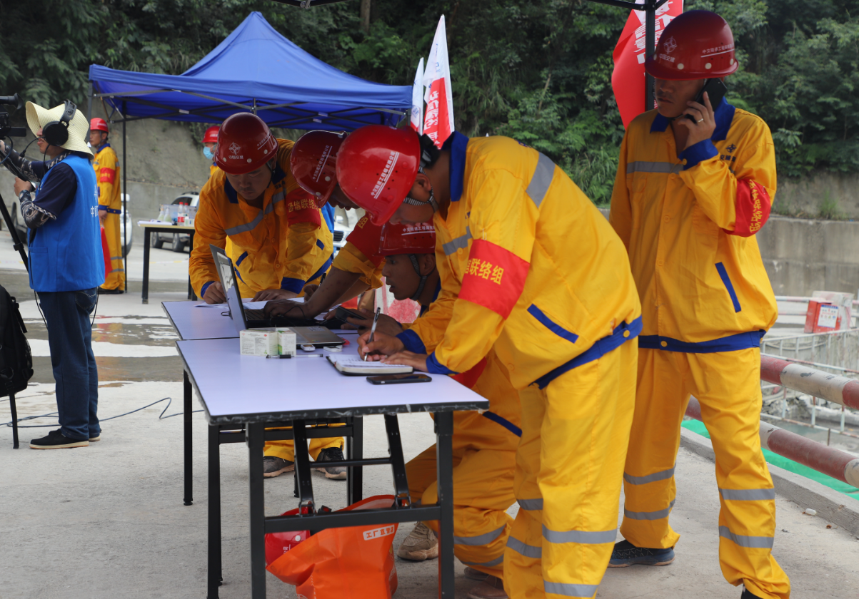 移动式防爆多合一气体检测仪